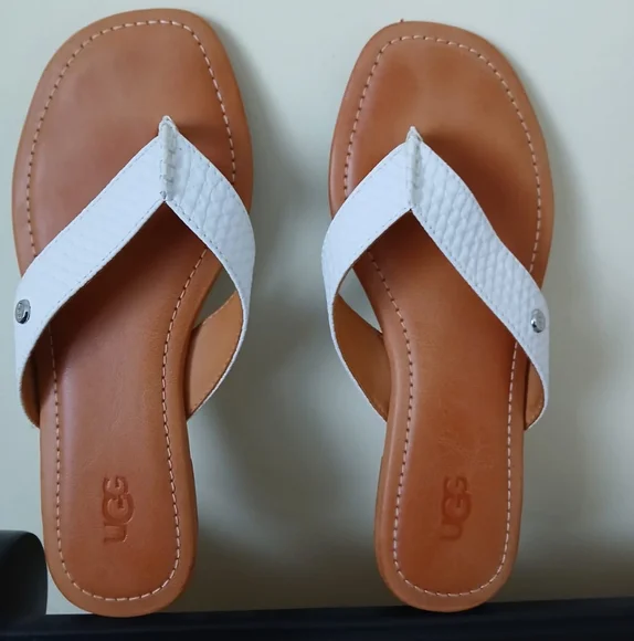 UGG Tuolumne Women Size 6 Tan and White Snakeskin Pattern Thong Sandals - Picture 3 of 6
